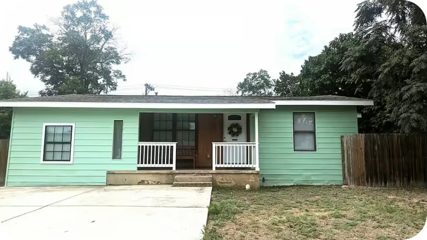 3 bed, 1096 sqft, $1,895 — Photo 1