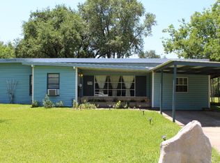 703 E Anaqua Ave, Victoria, TX 77901