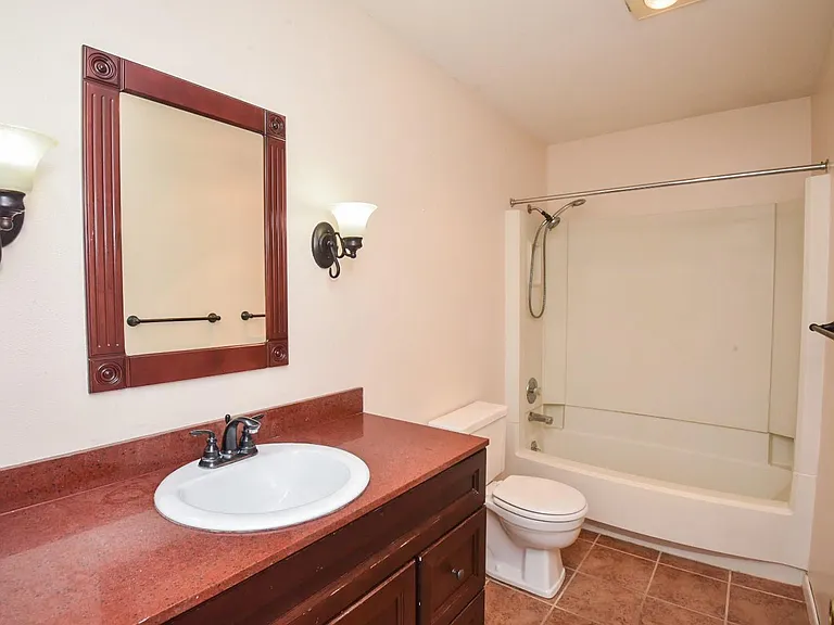 2501 Thomas Ct — Photo 23