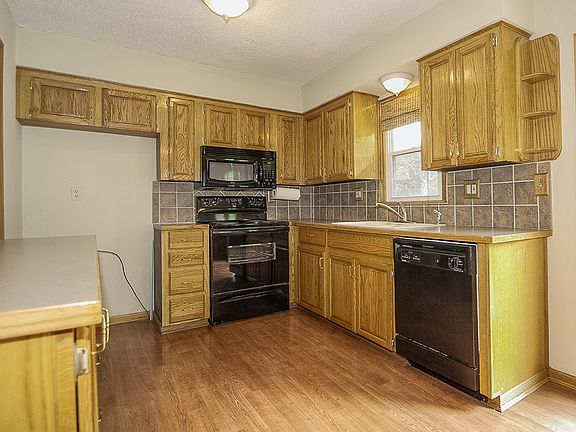 Updated eat-in kitchen