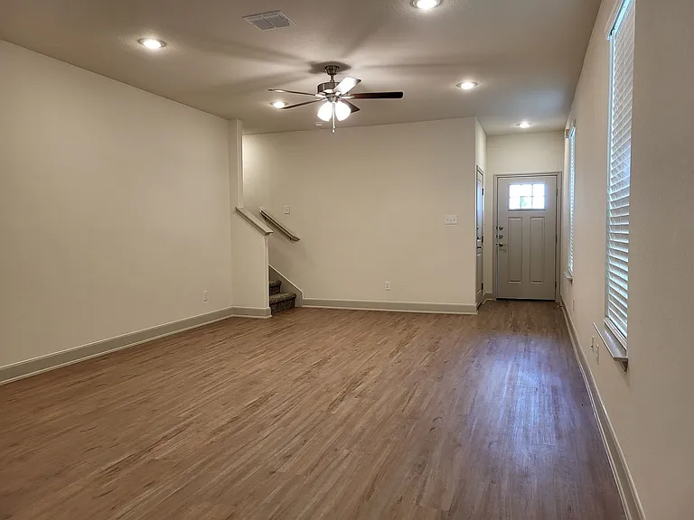 7636 Magnolia Vlg #101 — Photo 9