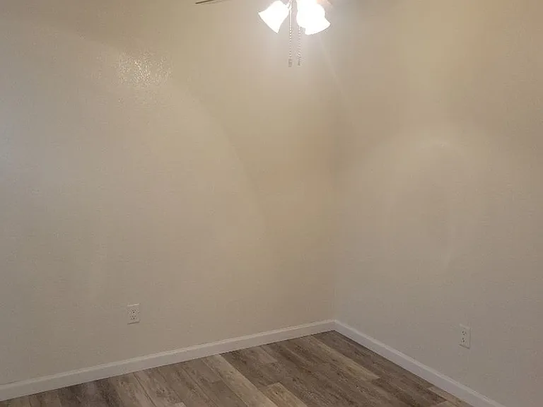 2039 Campus Dr — Photo 5