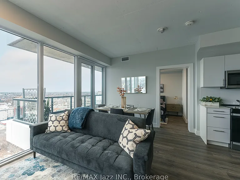 80 Bond St E #606 — Photo 17