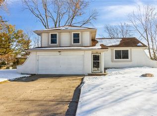 1433 NW 107th St, Clive, IA 50325