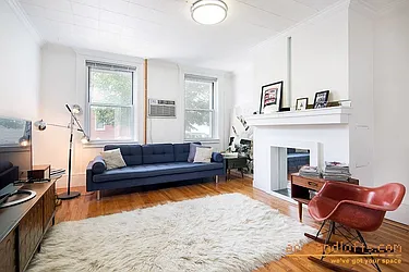 Rented by aptsandlofts.com