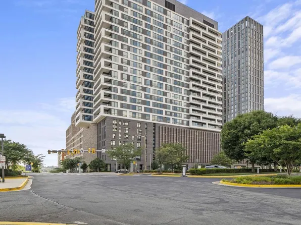 1650 Silver Hill Dr APT 1409, McLean, VA 22102