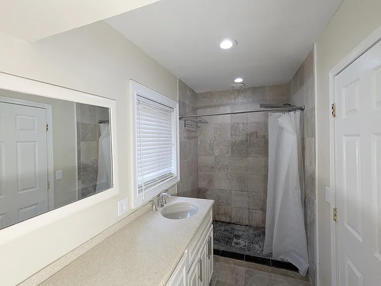 1401 Houston St — Photo 10