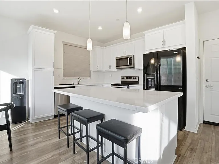 556 Enzo St — Photo 12