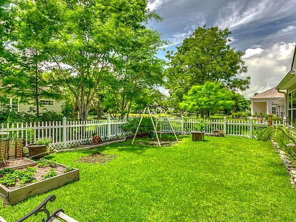 Lrg Yard w/ Lake/Golf Views!