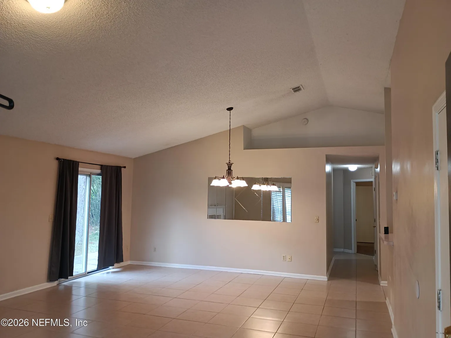 3 bed, 2.0 bath, 1296 sqft, $1,750 — Photo 4