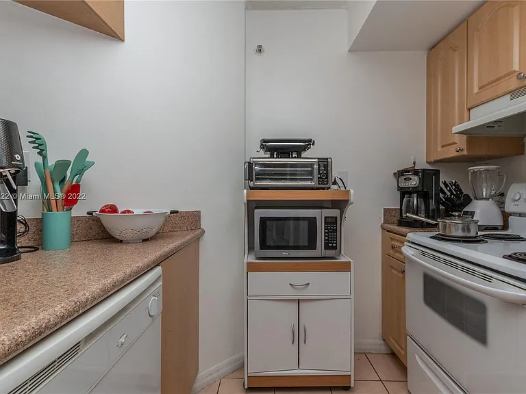 102 SW 6th Ave #202 — Photo 8