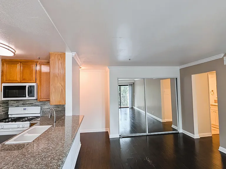Camarillo Sunshine Apartments — Photo 19