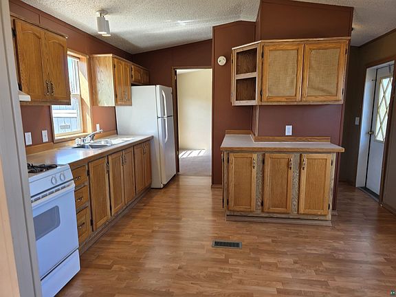 4th image of 11 Holly Ln