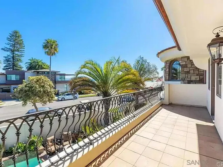 555 Ocean Blvd — Photo 12