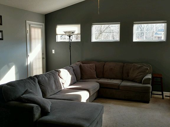 LR from steps to basement