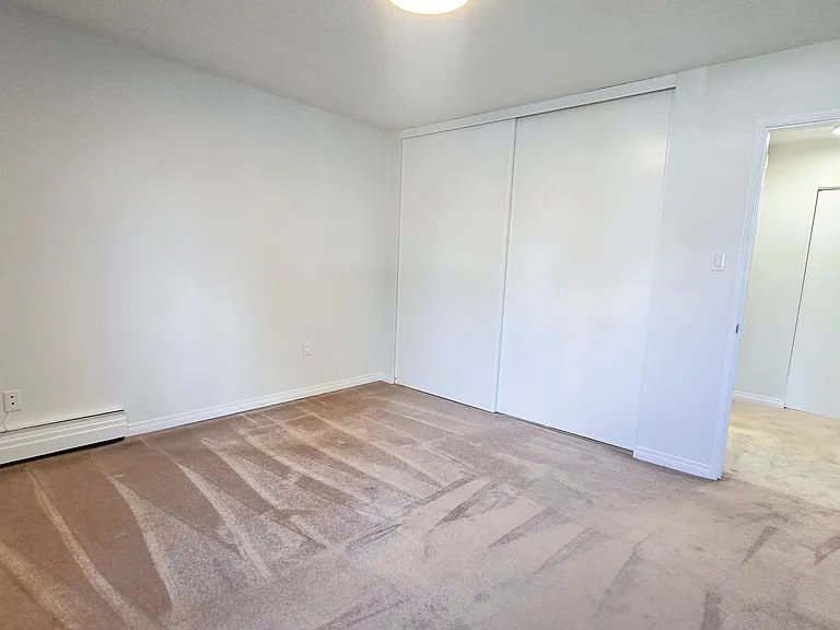 5045 Whitemud Rd NW — Photo 17