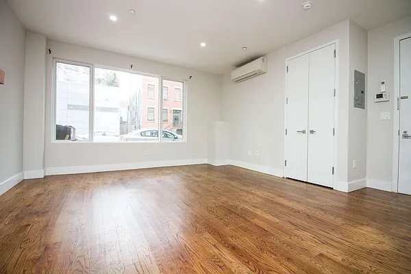 Rented by Nooklyn NYC LLC | media 32