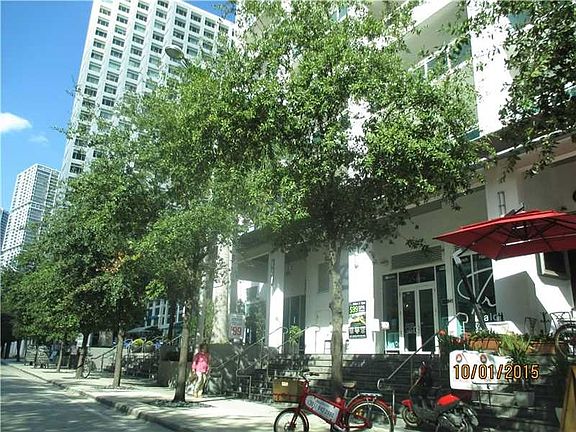 3rd image of 951 Brickell Ave APT 2810