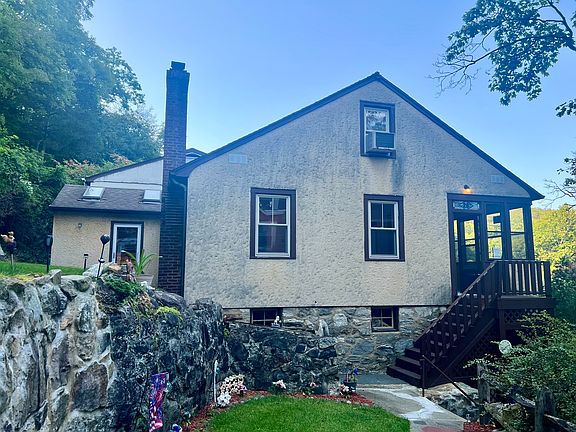 4th image of 30 Mearns Ave #1