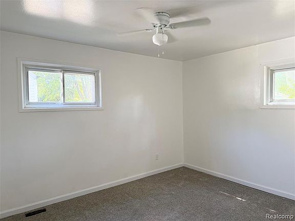 5th image of 26225 Hopkins St