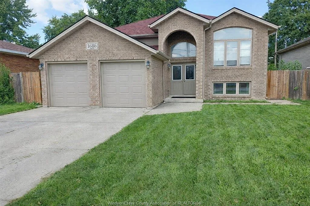 1686 Northway Ave photo 1