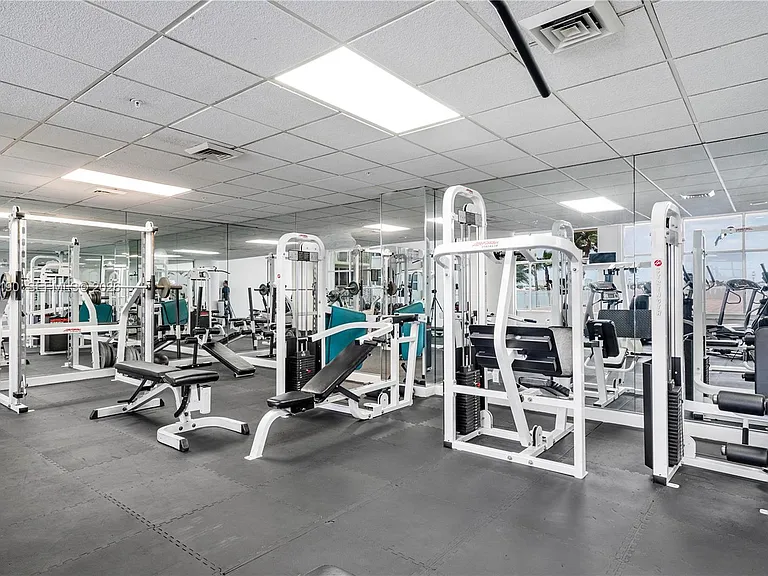 10350 W Bay Harbor Dr #4V — Photo 21