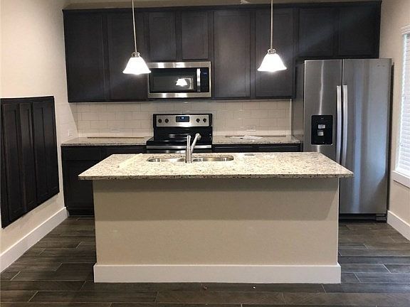 2nd image of 923 Langesmill Dr Unit 9B