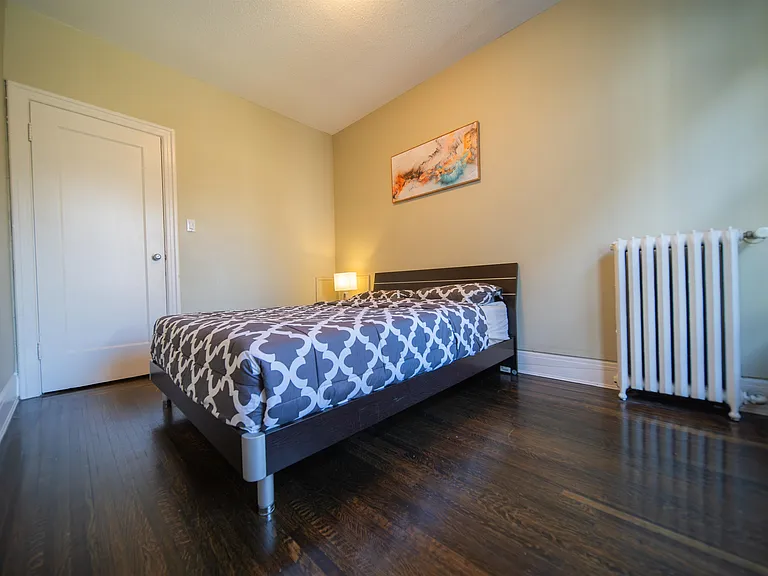 935 Jervis St #4 — Photo 2