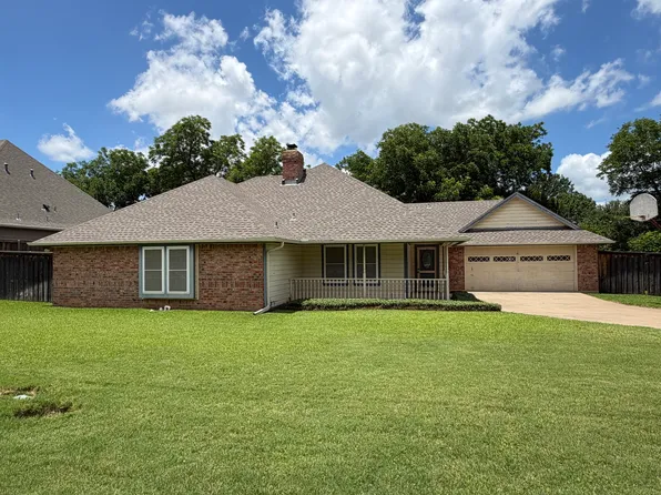 1805 Dunn St, Grapevine, TX 76051