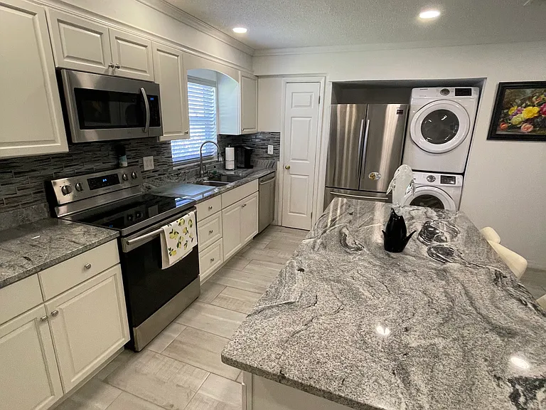 408 Banana Cay Dr #D — Photo 8