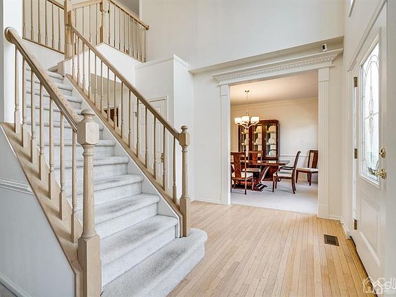 2nd image of 22 Eleanor Dr