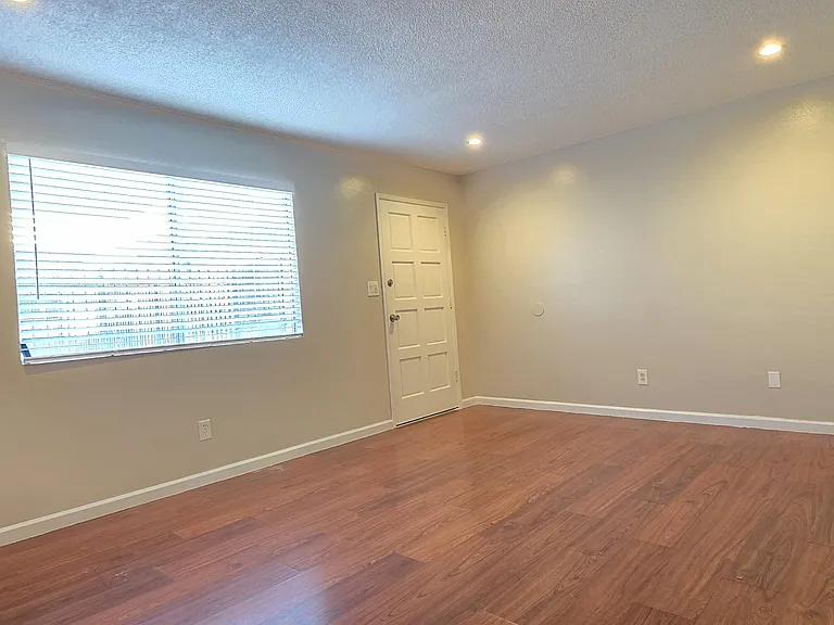 4136 N Thesta St #10 — Photo 3