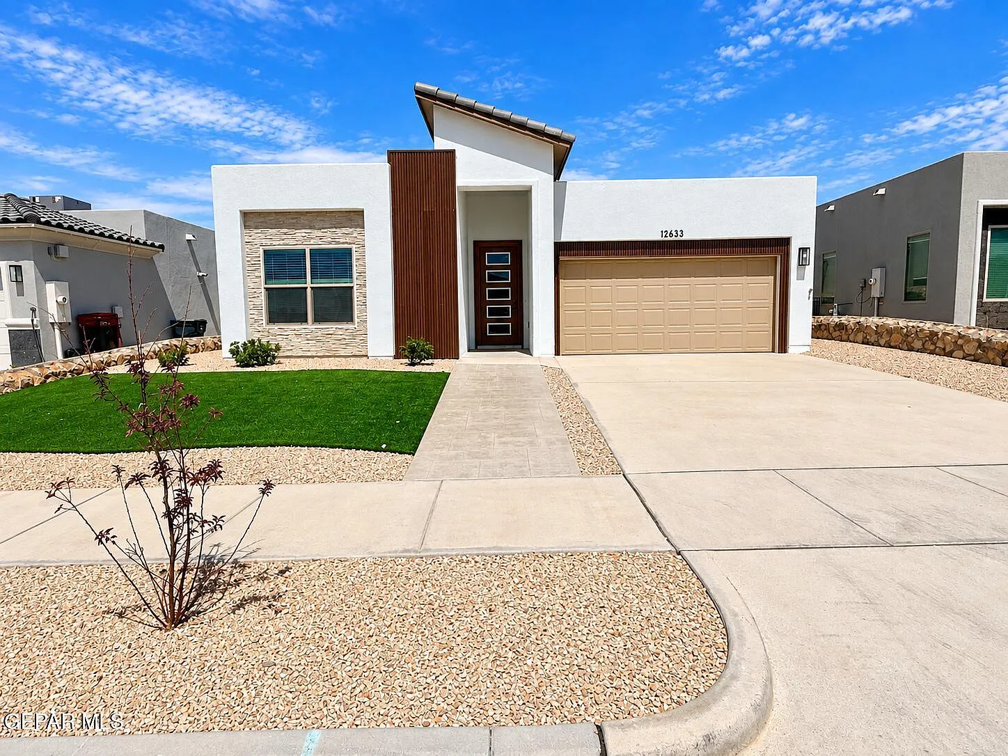 3 bed, 2.5 bath, 1940 sqft, $2,600 — Photo 2