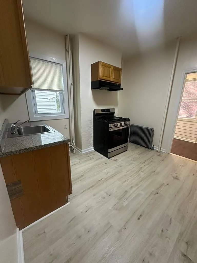 3 bed, 1.0 bath, $3,450 — Photo 4