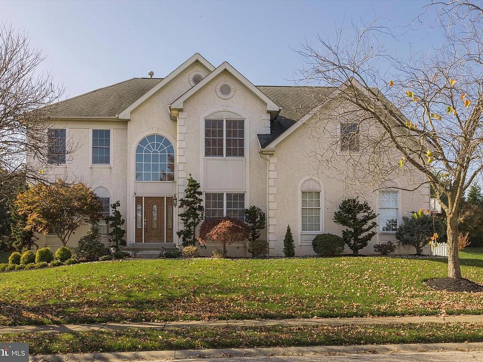 1st image of 10 Amberfield Ln