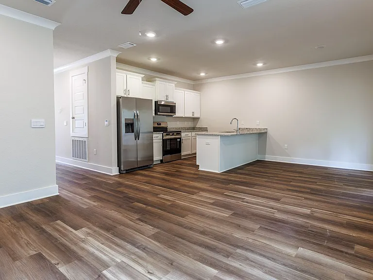 286 Hudson Loop — Photo 3