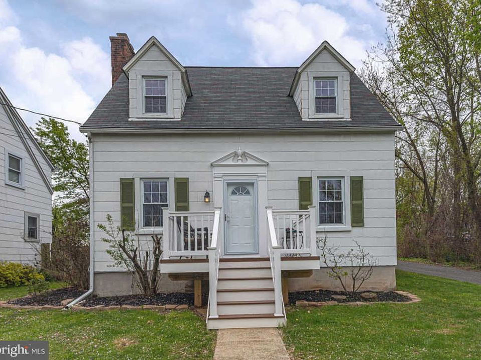 1st image of 207 Oak Ave