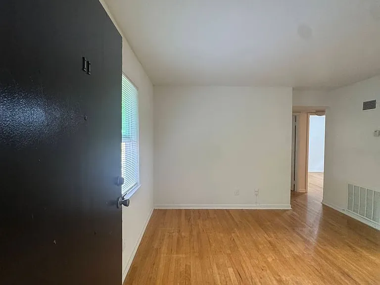 351 Hillcrest — Photo 17