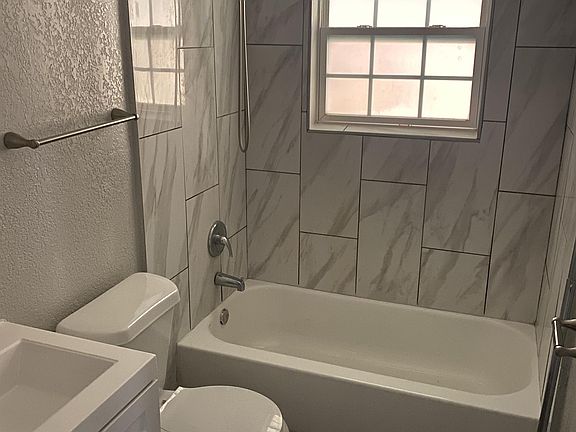 5th image of 906 Harris Ave #1