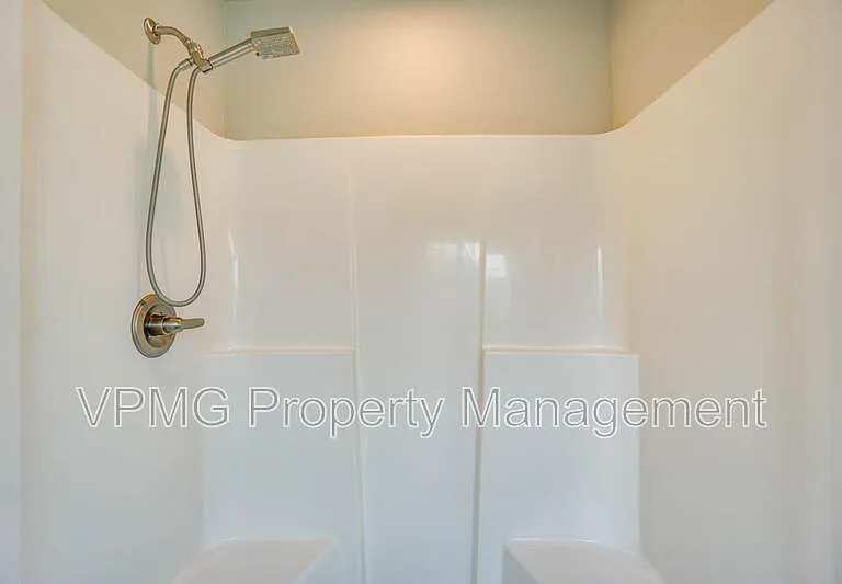 13602 NE 75th Cir — Photo 33