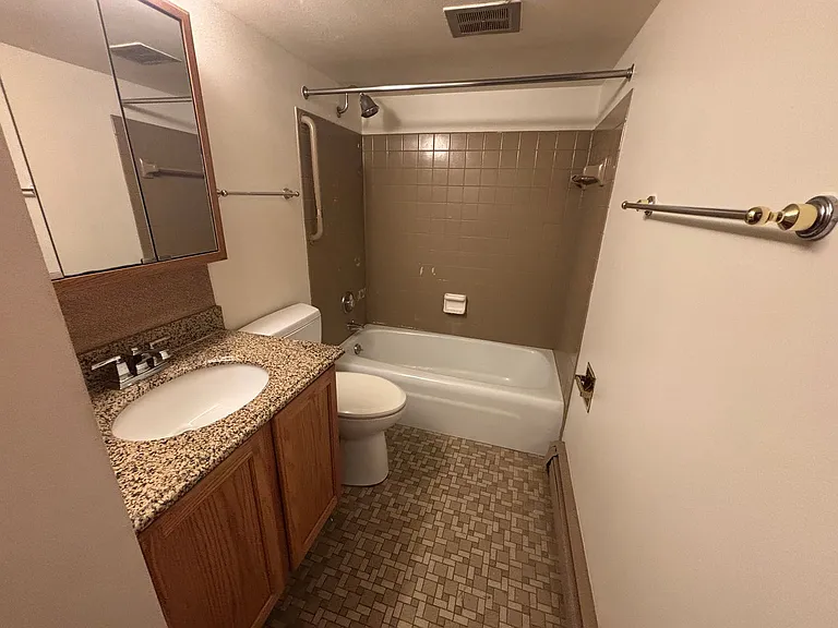 375 & 377 Clark St — Photo 33