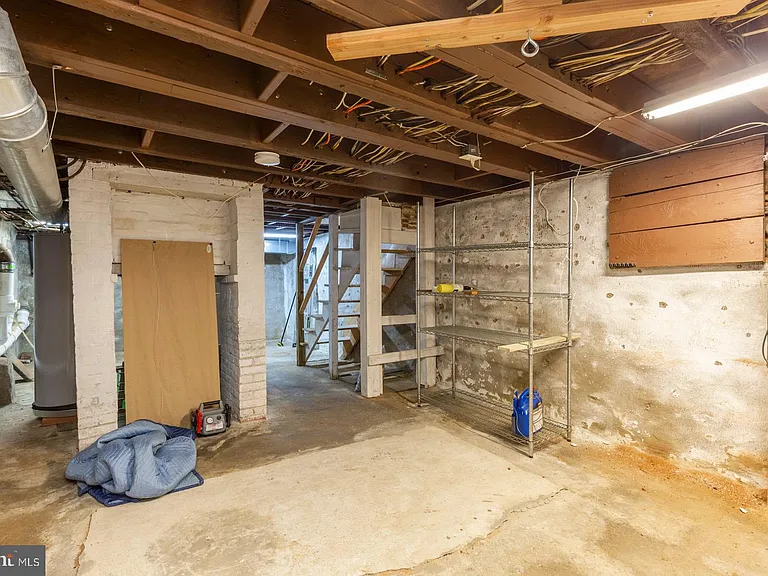 1439 E Oxford St — Photo 27