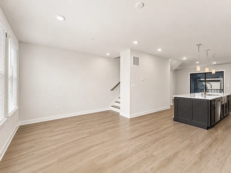 12973 Hattontown Sq — Photo 8