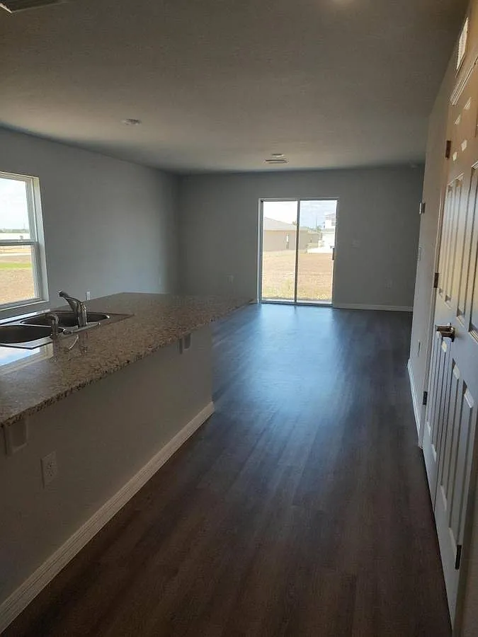 4 bed, 1517 sqft, $1,995 — Photo 4