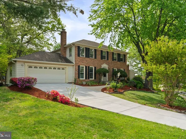 12461 Hedges Run Dr, Woodbridge, VA 22192