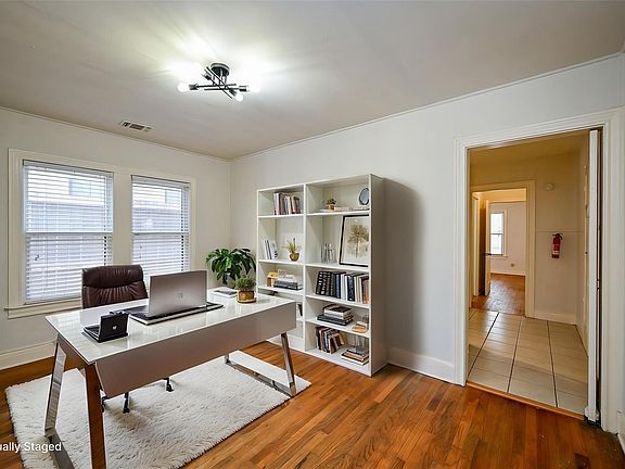 4th image of 1804 1/2 Summer St