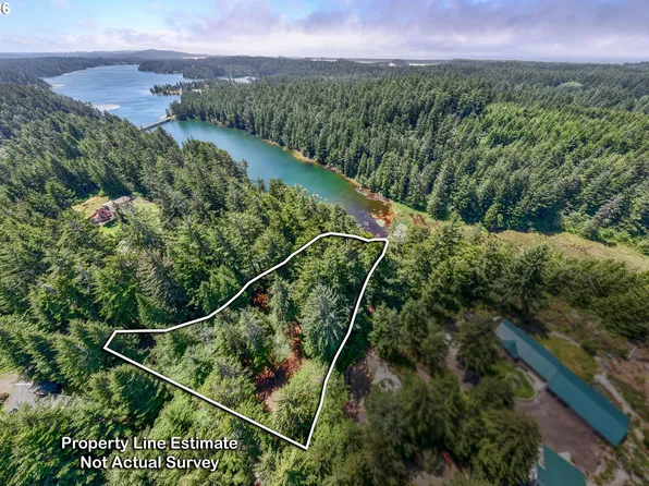5490 Little Woahink Dr, Florence, OR 97439
