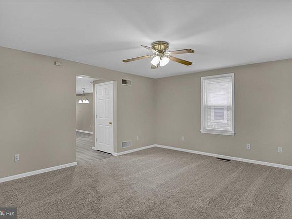 5th image of 348 W Main St