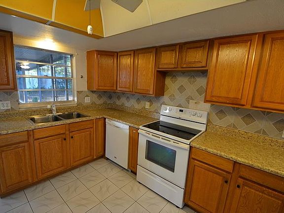 2nd image of 529 Green Briar Blvd