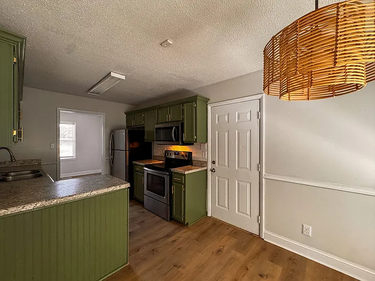 6747 Vaughn Rd — Photo 3